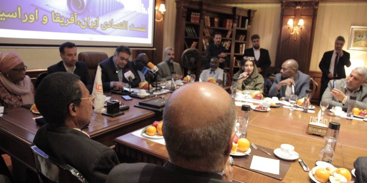 تلاش ما کمک به رشد و شکوفایی صادرات کشور با کمک نخبگان و شرکت های بخش خصوصی است